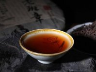 2008年的老班章普洱茶餅生茶缺了一塊值錢嗎？